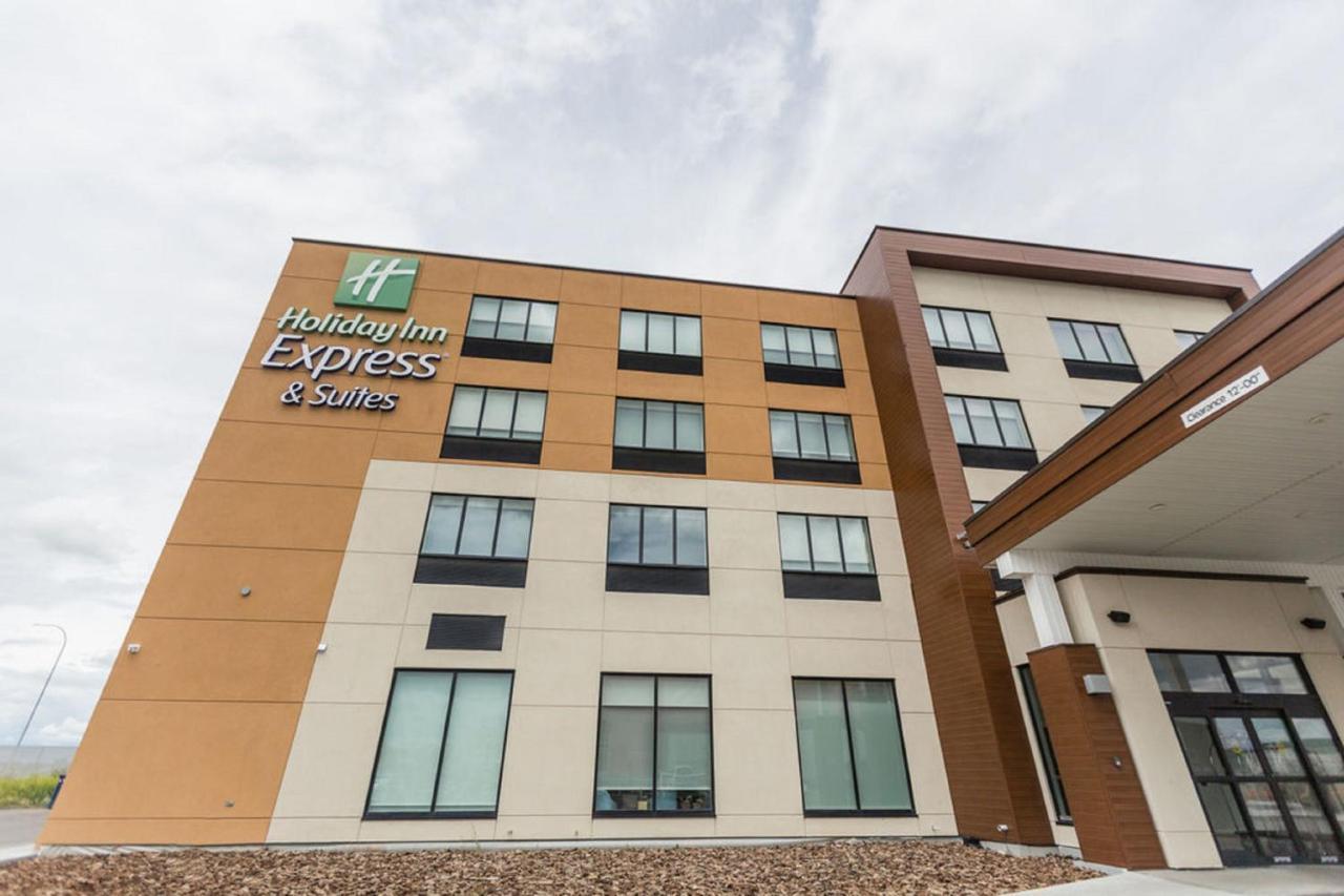 Holiday Inn Express & Suites Edmonton N - St Albert, An Ihg Hotel Saint Albert Exterior photo